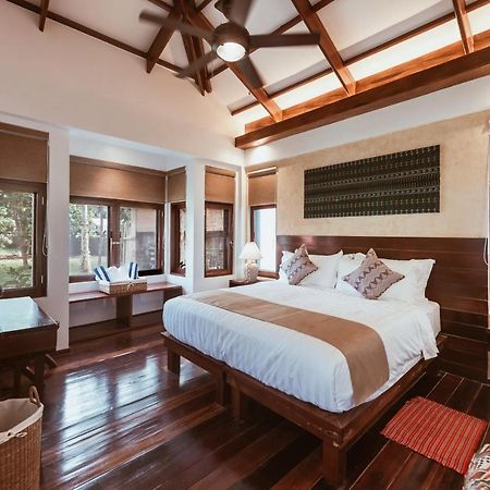 Alon Cloud9 Beach Front Catangnan Exterior photo