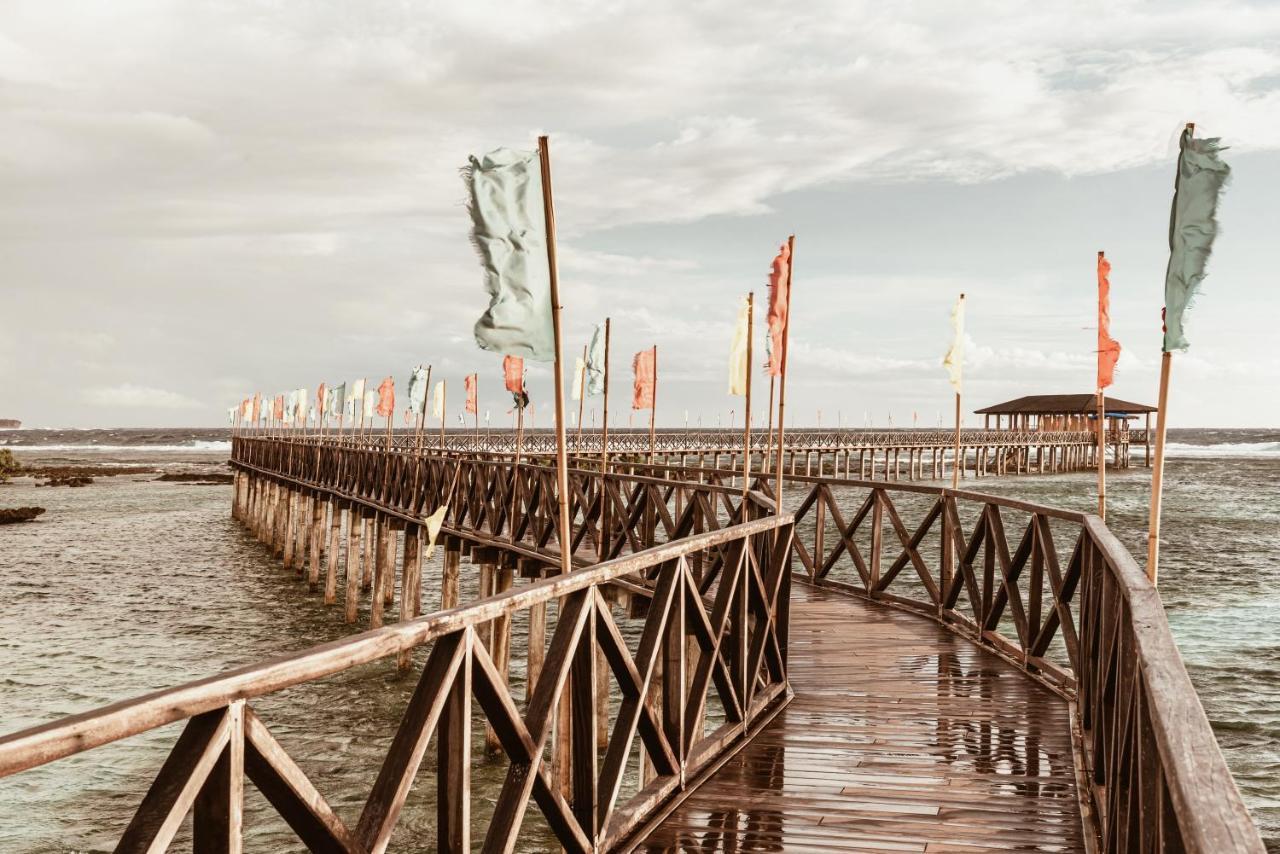 Alon Cloud9 Beach Front Catangnan Exterior photo